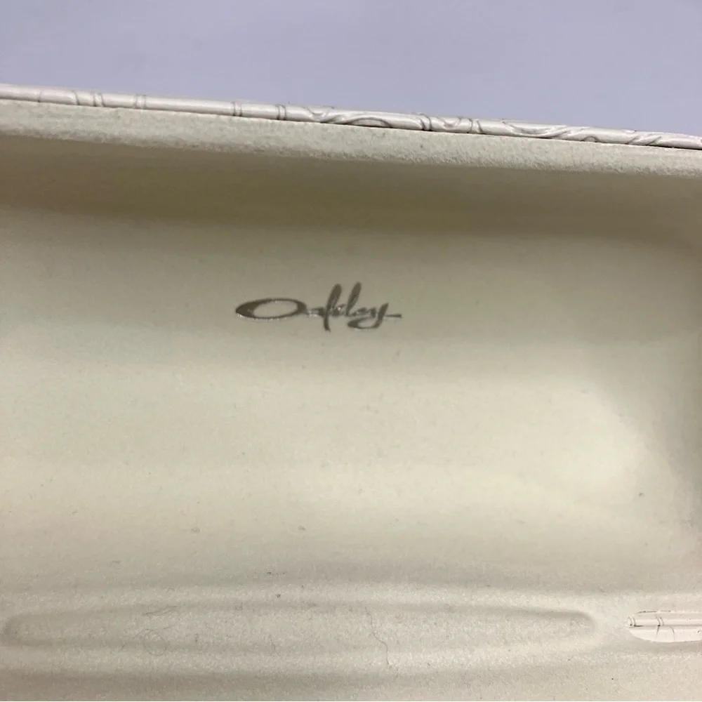 Oakley glasses case‎ white